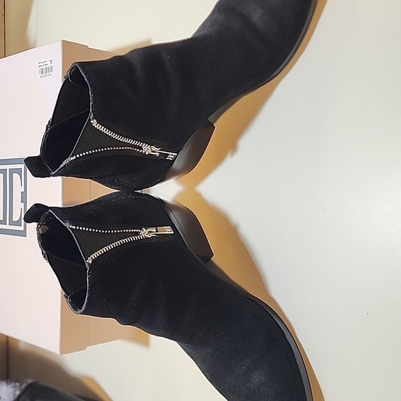 Ivanka Trump Black Ankle Boot Size 8.5 - Picture 2 of 8